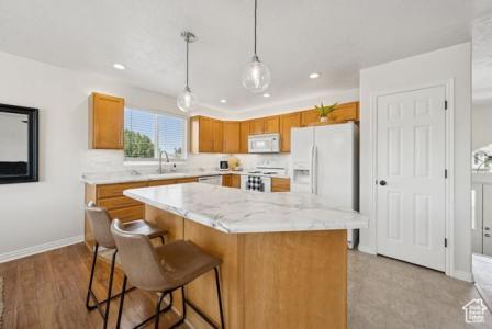 975 W FOXBORO DR, North Salt Lake, יוטה 84054, ארצות הברית של אמריקה
