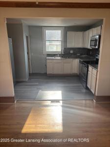 1103 Walsh Street, Lansing, Michigan 48912, USA