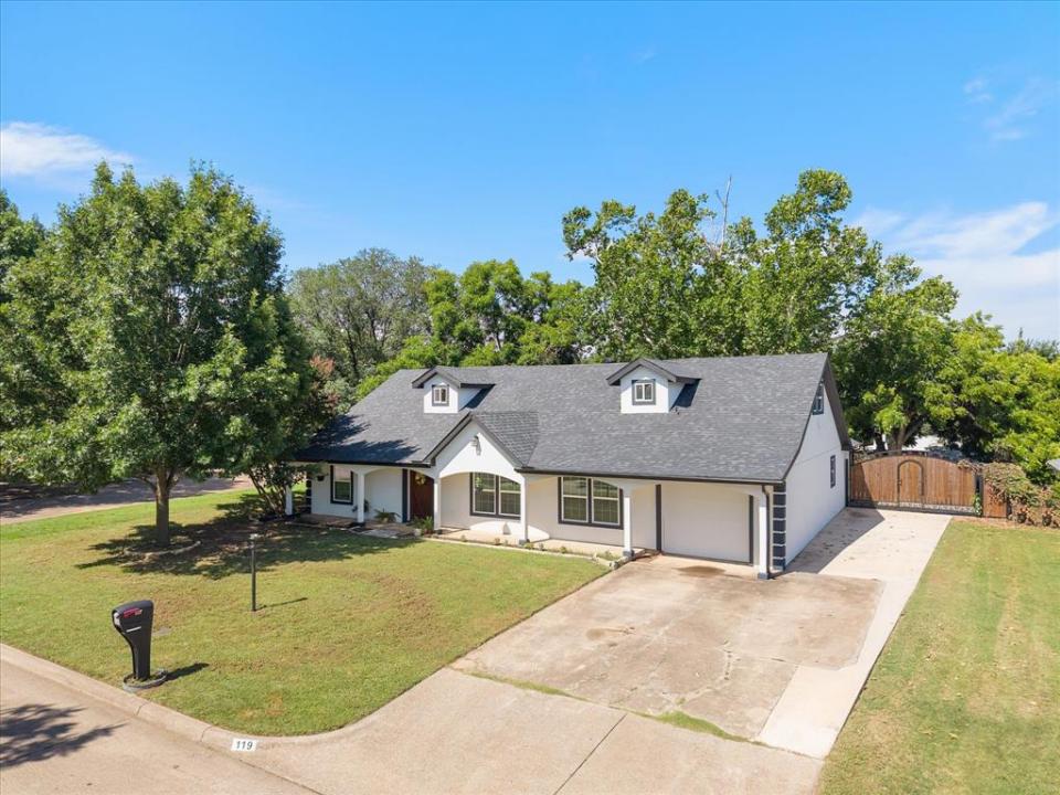 N 119 Willow ST, Mansfield, Texas 76063, Estados Unidos