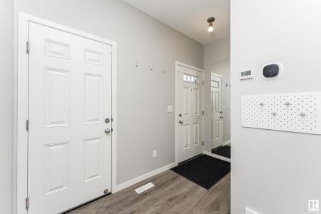 1730 ERKER WAY NW, Edmonton, Alberta T6M 1J2, Kanada
