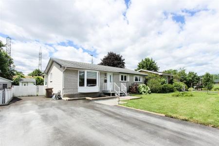 473 Rue Iberville, Laval (Fabreville), Quebec H7P 3S3, Kanada