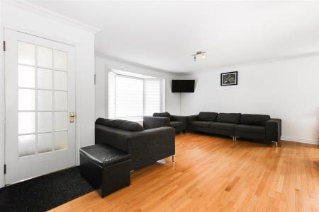 473 Rue Iberville, Laval (Fabreville), Quebec H7P 3S3, Kanada
