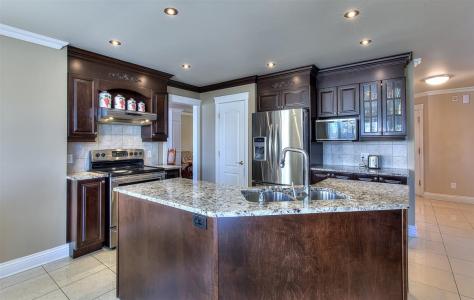 24 Rue du Syrah, Kirkland, 魁北克省 H9H 0B1, 加拿大