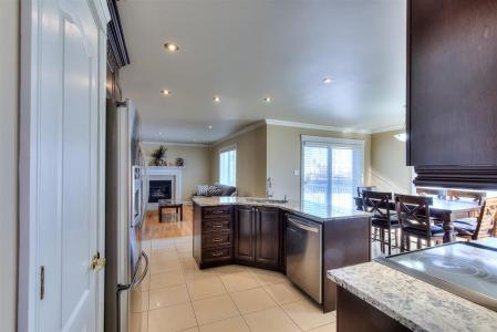 24 Rue du Syrah, Kirkland, 魁北克省 H9H 0B1, 加拿大