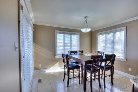 24 Rue du Syrah, Kirkland, 魁北克省 H9H 0B1, 加拿大