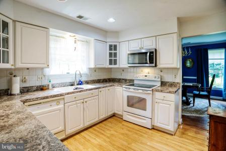 406 Hickory Circle, La Plata, Maryland 20646, USA