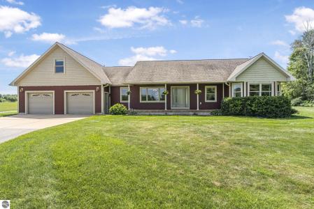 4608 E 14 Road, Manton, Michigan 49663
