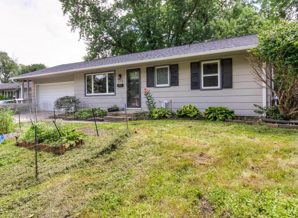 918 Arizona Avenue, Ames, Iowa 50014, USA