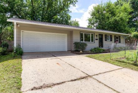 918 Arizona Avenue, Ames, Iowa 50014, USA