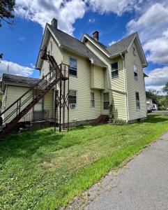 122 W Main Street, Plainville, Connecticut 06062, USA