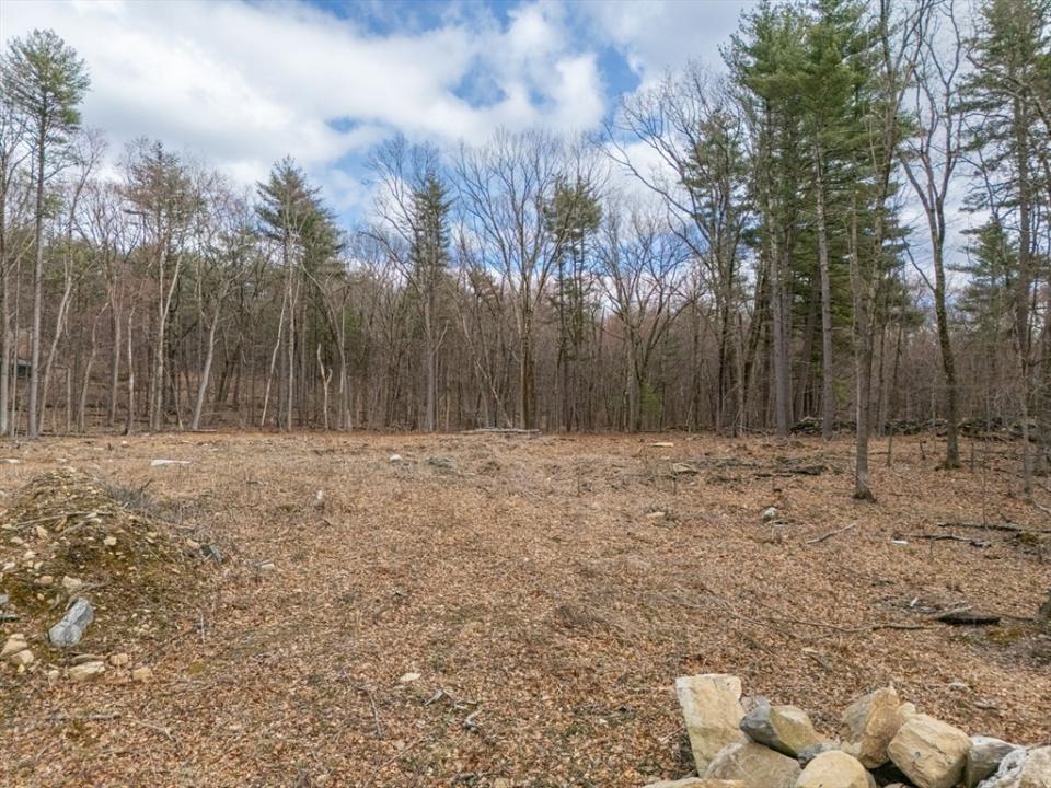 98 - 100 Meadow Rd, Bolton, Massachusetts 01740, Estados Unidos