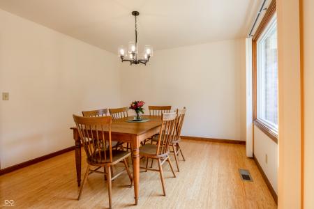 1036 Goldfinch Road, Columbus, Indiana 47203, Stati Uniti
