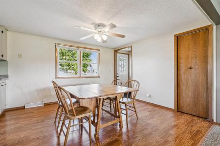 604 hill St, Elgin, 爱荷华州 52141, 美国
