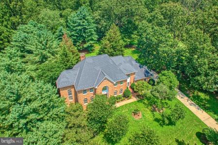 250 Golden Woods Court, Great Falls, Virginia 22066, USA