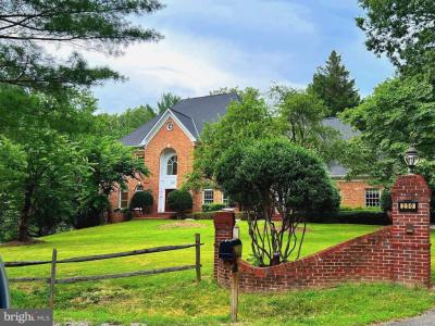 250 Golden Woods Court, Great Falls, Virginia 22066