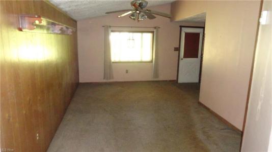 108 Linger Drive, Chester, WV 26034, USA