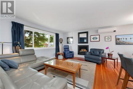 2024 ARDWELL AVENUE, Sidney, 不列颠哥伦比亚省 V8L 2L4, 加拿大