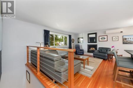 2024 ARDWELL AVENUE, Sidney, 不列颠哥伦比亚省 V8L 2L4, 加拿大