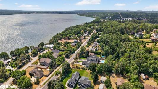 300 SHANTY BAY ROAD, Barrie, Ontario L4M 1E6, Canadá