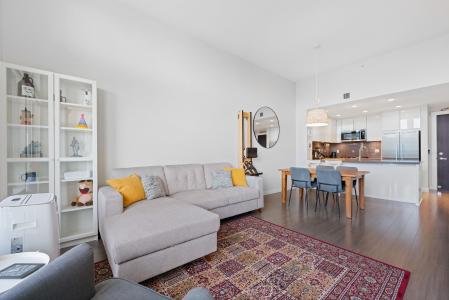 255 W 1ST STREET, North Vancouver, British Columbia V7M 3G8, Canada
