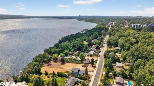 300 SHANTY BAY ROAD, Barrie, Ontario L4M 1E6, Canadá