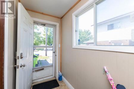212 HUDSON ST, Sault Ste Marie, Ontario P6A 1T5, Canadá