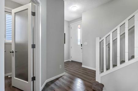 28 BELMONT TERRACE, Calgary, Alberta T2X 4H6, Kanada