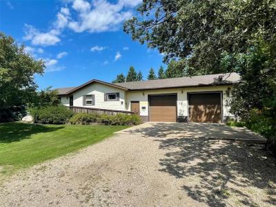 1124 SECOND AVENUE, Carberry, Manitoba R0K 0H0, Canada