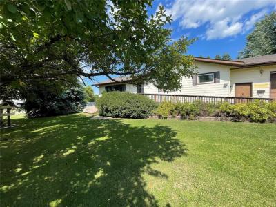 1124 SECOND AVENUE, Carberry, Manitoba R0K 0H0, Canada