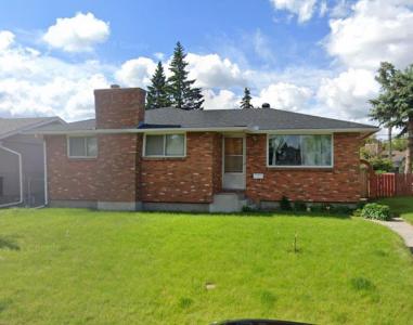 4951 10 AVENUE SW, Calgary, Alberta T3C 0M3, Canada