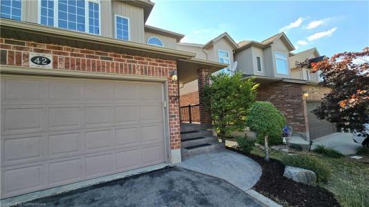 42 BRIDLERIDGE STREET, Kitchener, Ontario N2P 2V1, Kanada