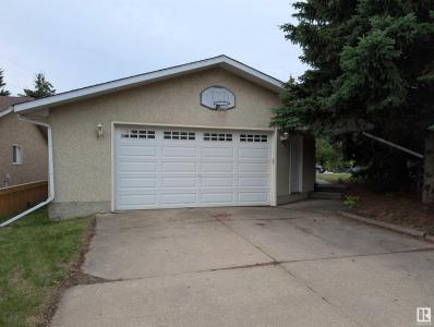 26 LOUISBOURG PLACE, St. Albert, Alberta T8N 4L5, Canada
