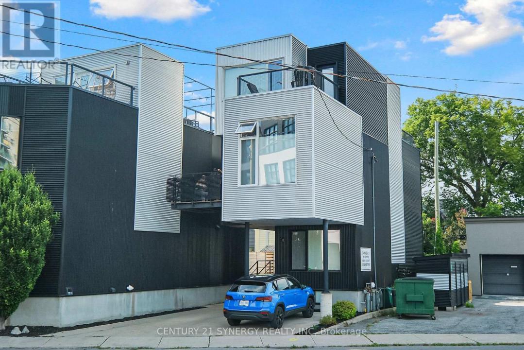 121 ARMSTRONG AVENUE, Ottawa, Ontario K1Y 2V8, Kanada