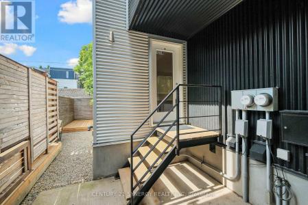 121 ARMSTRONG AVENUE, Ottawa, Ontario K1Y 2V8, Kanada