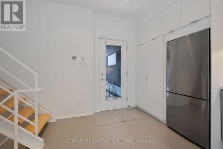 121 ARMSTRONG AVENUE, Ottawa, Ontario K1Y 2V8, Kanada