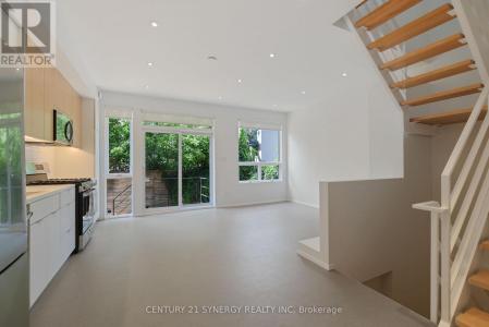 121 ARMSTRONG AVENUE, Ottawa, Ontario K1Y 2V8, Kanada