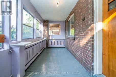61 ST ANNES ROAD, Toronto (little Portugal), 온타리오주 M6J 2C4, 캐나다