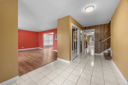 155 Hesterman Drive, Glendale Heights, Illinois 60139, USA