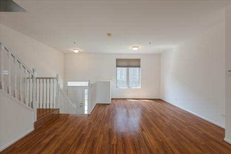 183 N East River Road , D3, Des Plaines, Illinois 60016, Amerika Birleşik Devletleri