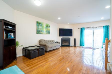 908 Blossom Circle, South Brunswick, Нью-Джерси 08810, Соединенные Штаты