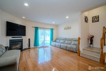 908 Blossom Circle, South Brunswick, Нью-Джерси 08810, Соединенные Штаты