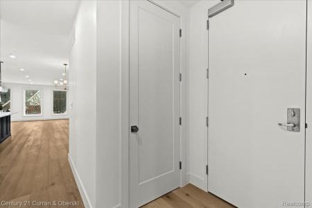 156 N Center Street , UNIT 203, Northville, Michigan 48167, États-Unis