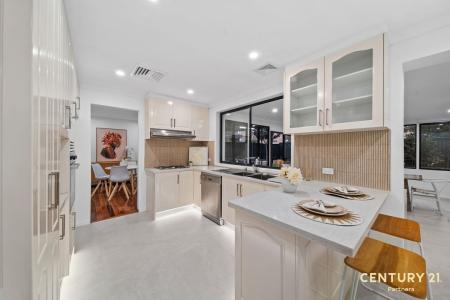 4 Whiteley Close, Casula, NSW 2170, Australia