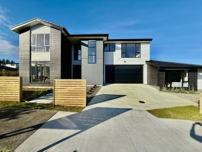 19 & 19A Paihere Street, Kumeu, Auckland 0810, New Zealand