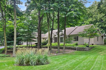 8N644 Wood Bridge Ln, Elgin, Illinois 60124, Estados Unidos