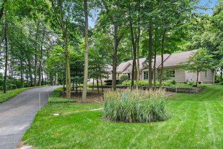 8N644 Wood Bridge Ln, Elgin, Illinois 60124, USA