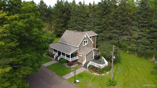 37485 Pike River, Chassell, Michigan 49916, USA