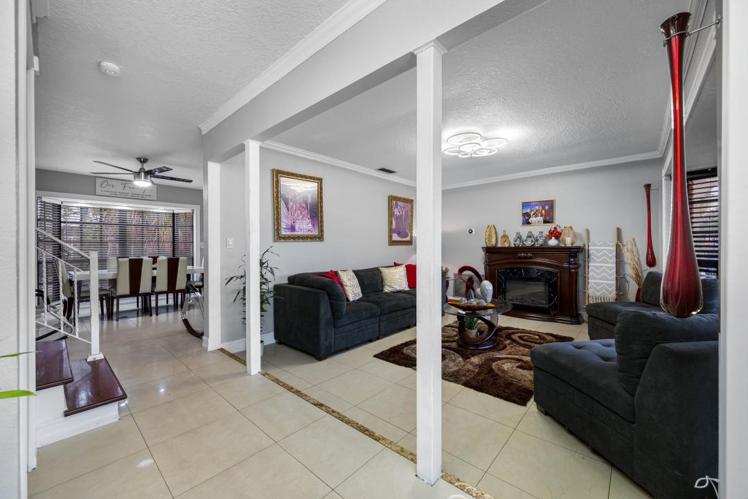 Maison unifamiliale en vente à 8309 W ELM ST, Tampa, Floride 33615 ...