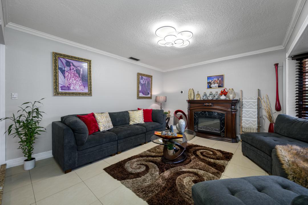 Maison unifamiliale en vente à 8309 W ELM ST, Tampa, Floride 33615 ...