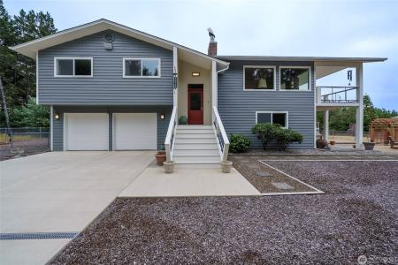 912 36th Lane, Seaview, Washington 98644, USA